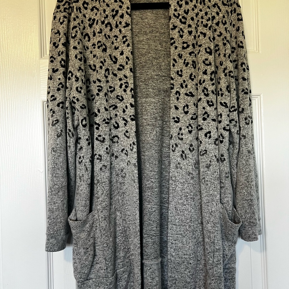 Bobeau Gray & Black Animal Print Women's Cardigan